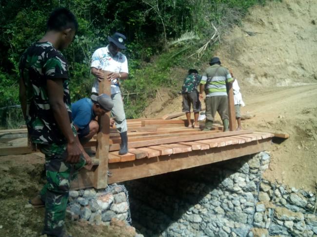 Paku Datang, Dudukan Jembatan Mulai Dipasang