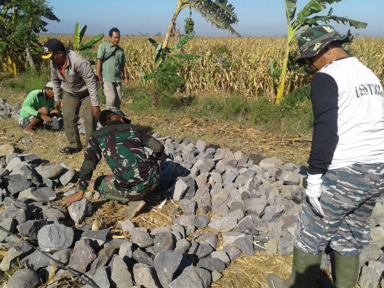  TMMD, Serda Tumito Tata Batu Kali Untuk Batas JUT