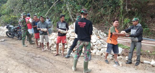 Saling Ranting dan Semangat Demi Selesainya TMMD 104