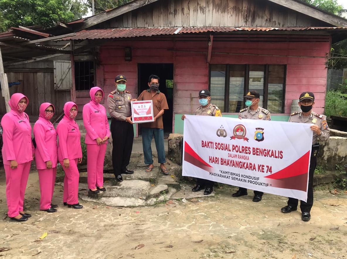 Kompol Arvin Hariyadi Kapolsek Mandau, Bakti Sosial Ke-74 Bantu masyarakat kurang mampu