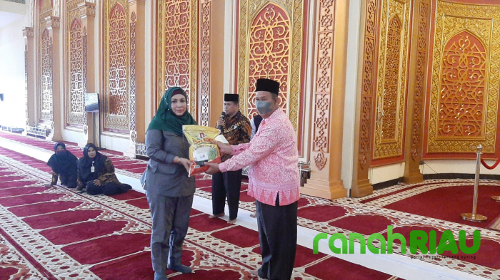 Banjir Rokan Hulu, IA ITB Riau dan Himpunan Keluarga Rokan Hulu Salurkan Bantuan