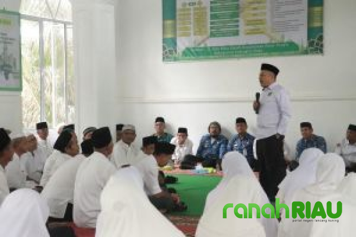 Kakanwil Kemenag Riau Tekankan Kesehatan dan Keselamatan dalam Manasik Haji di Indragiri Hulu