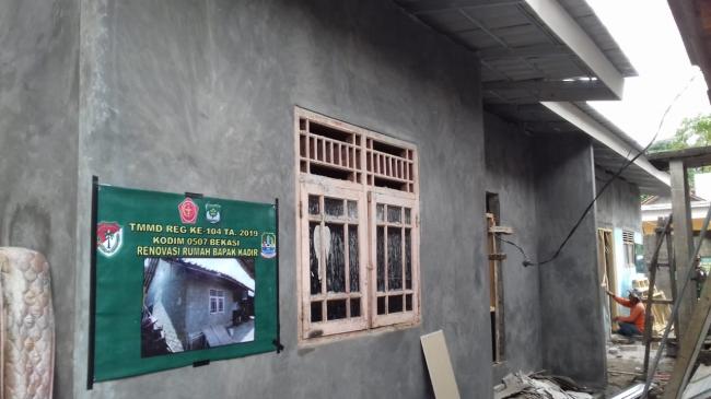 Rehab RTLH  Kadir ,Memasuki Tahap Pasang Plafon dikerjakan Satgas TMMD Ke - 104 Kodim /Bks  & Warga