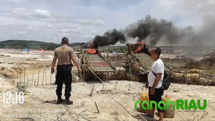 Tindaklanjuti Laporan Warga, Polsek Kuantan Mudik Musnahkan Belasan Rakit PETI di Desa Pantai