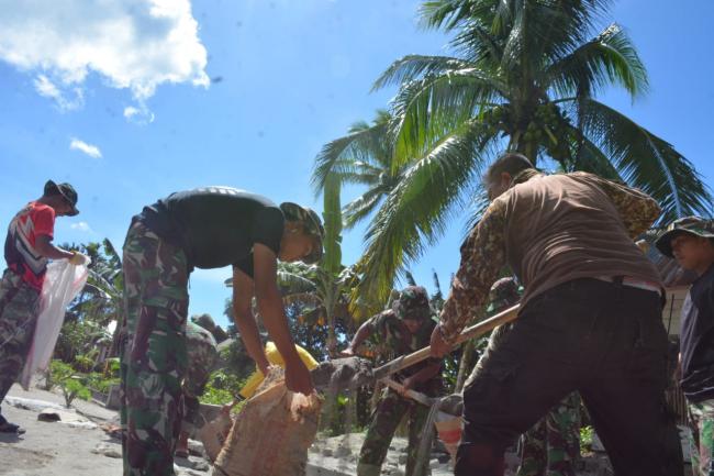 Begini Candaan Masyarakat dan Satgas TMMD ke 104