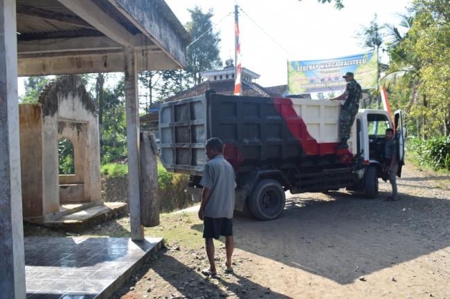  Material Renovasi Masjid "Miftaqul Ulum" Datang
