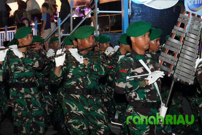 Drumband Kartika Bahana Nusantara tampil memukau di Closing Ceremony IIMS 2025