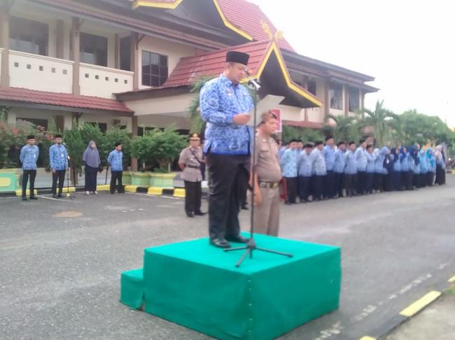 Riki Rihardi Pimpin Upacara Dihalaman Kantor Camat Mandau