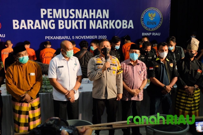 Polda Riau Bersama BNNP Riau Musnahkan 122 Kg Sabu dan 10.000 Ekstasi