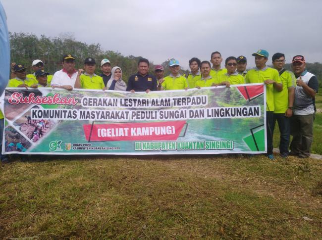 Bupati Mursini Bersama Mahasiswa KKN UNRI Tanam Seribu Pohon Di Hulu Sungai Petapahan 
