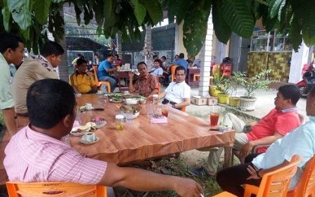 Sambil Makan Siang Bersama, Ketua DPRD dan Sekda Bahas Masalah Pasar