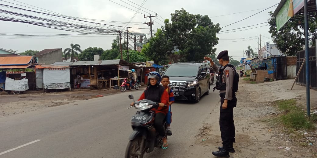 Terus Melayani, Ditsamapta Polda Banten Intens Pengaturan Lalu Lintas Pagi Hari