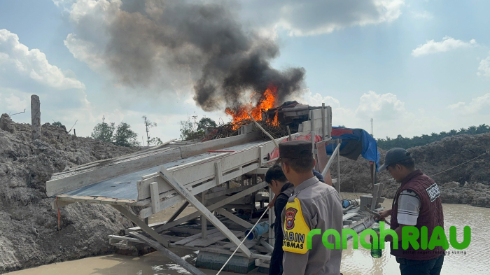 Polisi Tertibkan 5 Rakit PETI di Sungai Batang Uwo Desa Kebun Lado, Kuansing