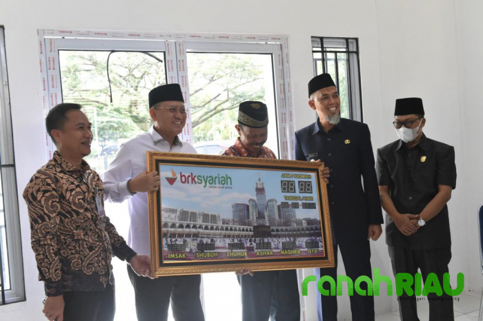 BRK Syariah serahkan bantuan CSR ke Dumai