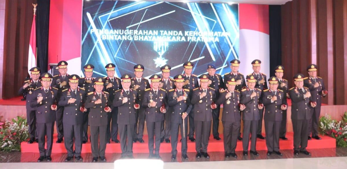 Bravo... Kapolda Riau terima penghargaan Bintang Bhayangkara Pratama dari Presiden