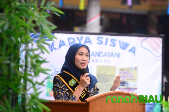 Peringati HUT SMAS Handayani, Henny Wahid: Literasi tidak hanya Sebatas kegiatan Membaca