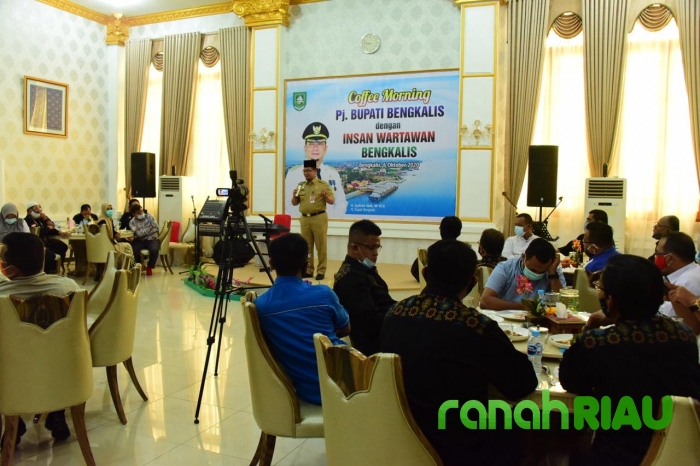 Pj. Bupati Bengkalis Gelar Coffe Morning dan Silaturahmi Bersama Insan Pers di Wisma Sri Mahkota