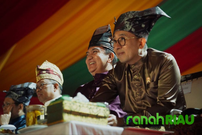 Doa Menteri Kebudayaan dan Sekjen DPD RI di Momen Kenduri HUT Riau yang ke-68