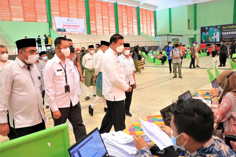 Tinjau Vaksinasi Massal di UIR, Walikota: Tetap Patuhi Prokes dimanapun berada