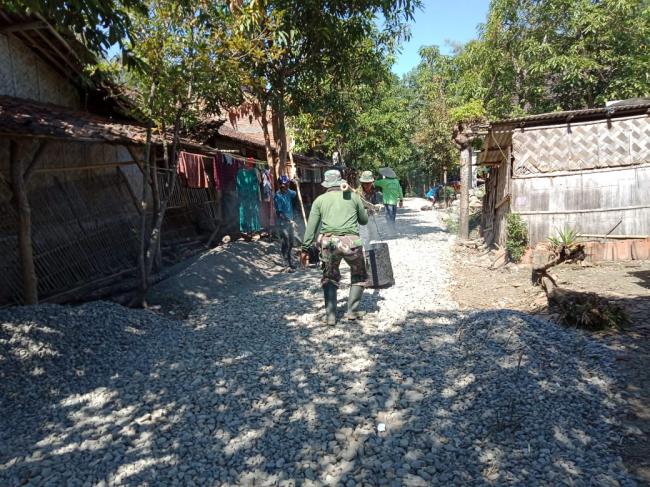 Satgas Pra TMMD Angkut Material Aspal