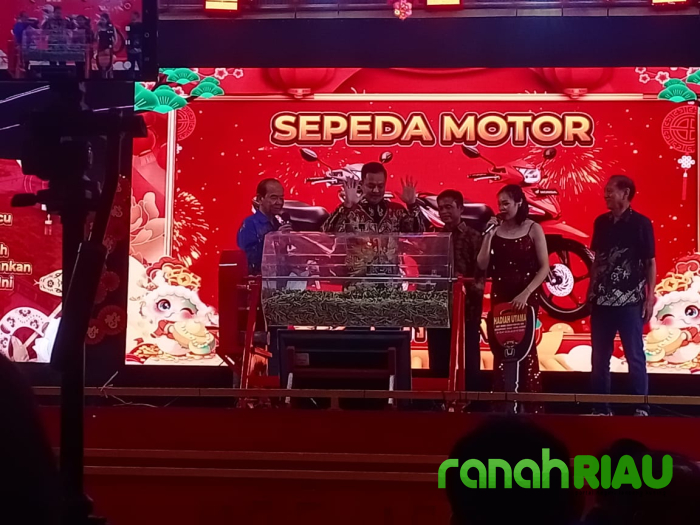 Masyarakat berbagai kalangan turut Ramaikan Perayaan Imlek di Dumai, Banjir hadiah Undian