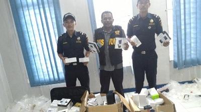 Beacukai Selatpanjang Amankan Ratusan Smartphone