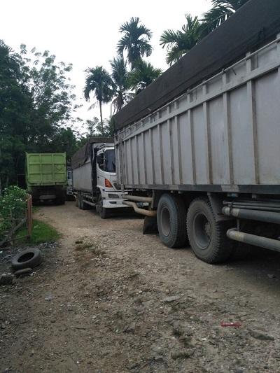 Parahhh... PT.TBS Tutup Mata Untuk Perbaiki Akses jalan, Masyarakat Desa Kasang Kesal