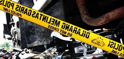 Tabrak Tronton dengan kecepatan tinggi, pemuda ini tewas seketika