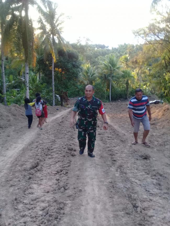 Warga" Terima Kasih Bapak TNI, Kami Senang Adanya Jalan Ini