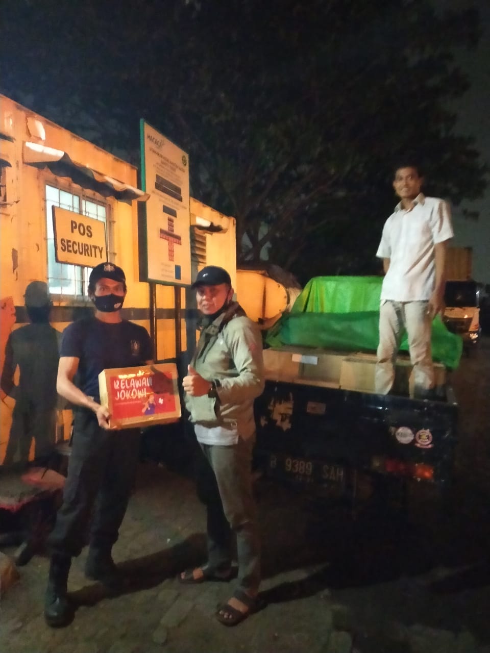 Relawan Buruh For Jokowi Bagikan 1.300 Paket Sembako