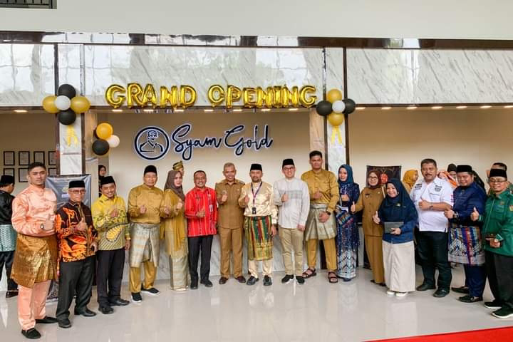 Hadir dalam Grand Opening, PJ Bupati Kampar dapat Kejutan dari Syam Group