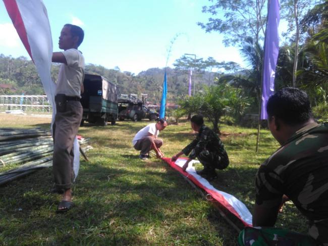  Bendera Merah Putih Disiapkan Untuk Mempercantik Lapangan