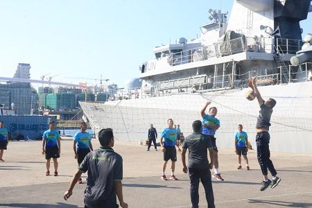 Wahh..Ini Seru, Pasukan Garuda Bersama Pasukan Bangladesh tanding Voli..