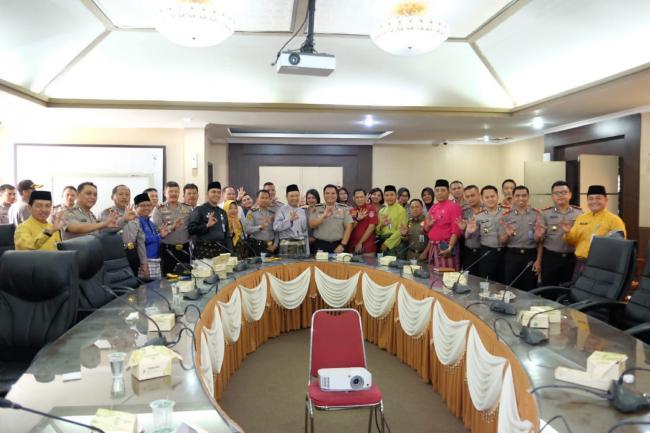 11 Mahasiswa STIK-PTIK Lakukan Kunjungan di Pekanbaru