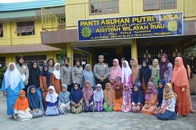 "Jumat barokah" polwan polresta pekanbaru kunjungi panti asuhan putri Aisyiyah