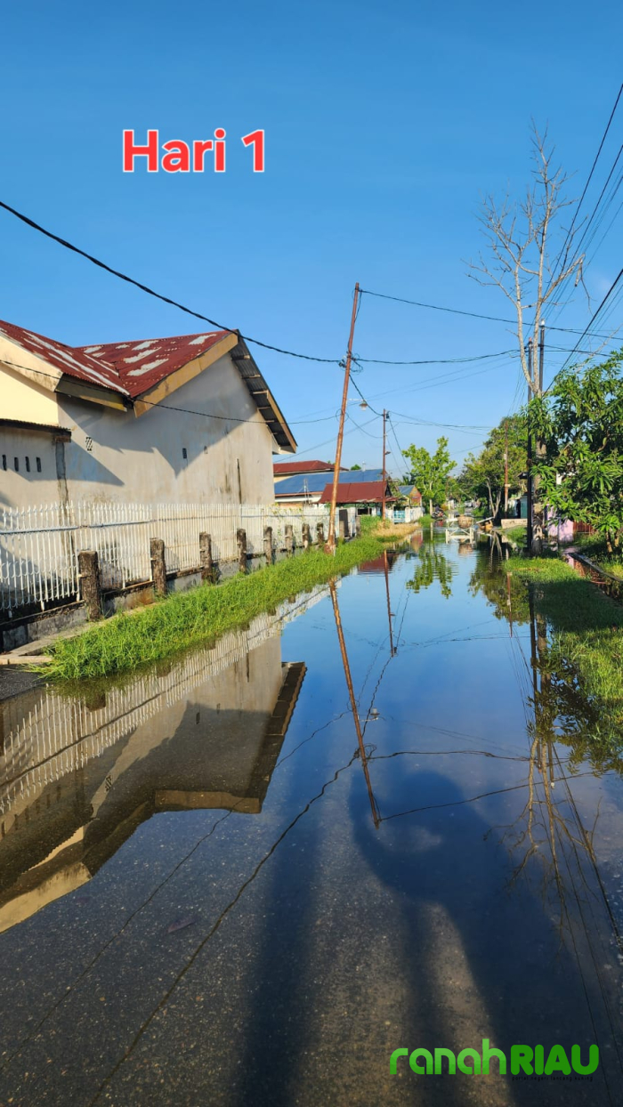 Jalan Tapah Terendam Tiga Hari, Warga Desak Pemko Pekanbaru lakukan Overlay