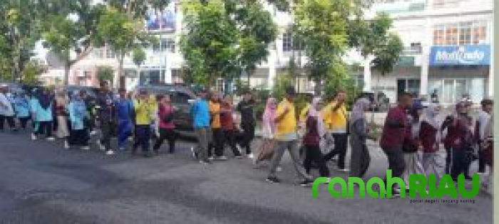 Peringati Hari Amal Bakti, Kemenag Kota Pekanbaru Taja Jalan Santai 