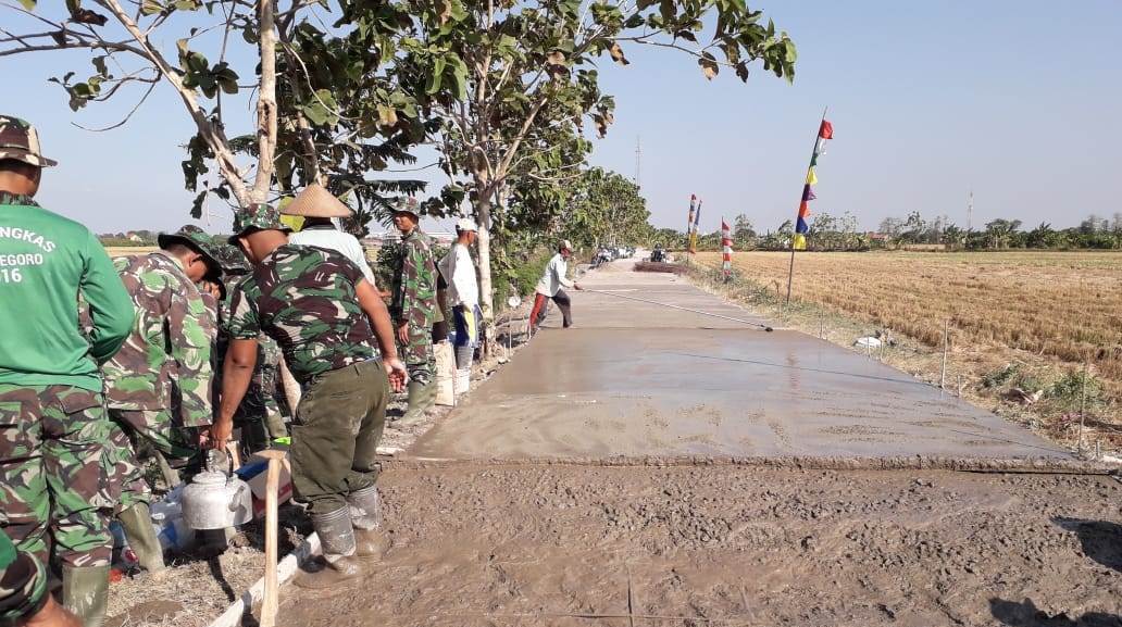 Terus "Digenjot" Pembetonan Jalan TMMD