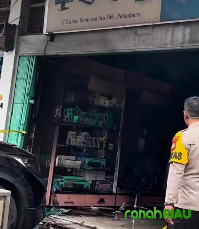 Minggu Kelabu, Kebakaran hebat luluhlantakkan Ruko di Tuanku Tambusai, Sekeluarga meninggal Dunia