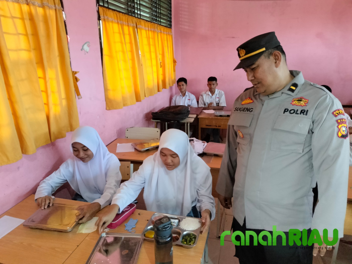 Polsek Tualang cek Pendistribusian Makan Bergizi Gratis di SMA Negeri 5 Tualang