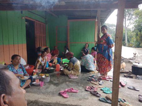 Keharmonisan Anggota Satgas Dengan Warga