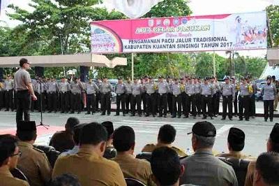  Sukseskan Pacu Jalur, Polres Kuansing Gelar Apel Pasukan