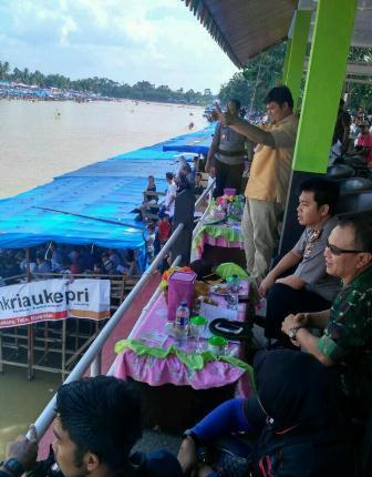 Ketua DPRD Kuansing, Andi Putra, SH.MH Nonton Bareng Pacu Jalur Bersama Wabup, dan Kapolres