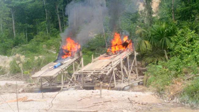 Polsek Pangean Bakar Enam Unit Tambang Emas Tanpa Izin