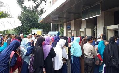 Penasaran Liat Raja Salman, Masyarakat Padati Masjid Istiqlal