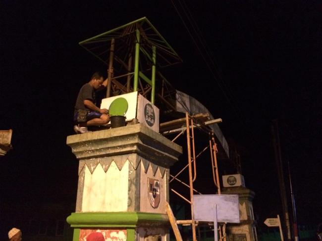 Gapura Desa Jatimulya Dicat Warga DOminan Terang