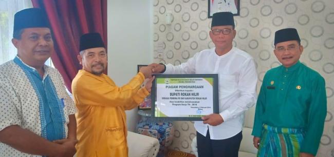 Bupati Rohil Suyatno Dinobatkan Sebagai Dewan Pembina DMI Terbaik se Riau