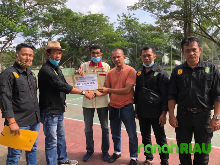 Forki Kabupaten Inhil Serahkan Dana Pembinaan Kepada Perguruan Inkai 