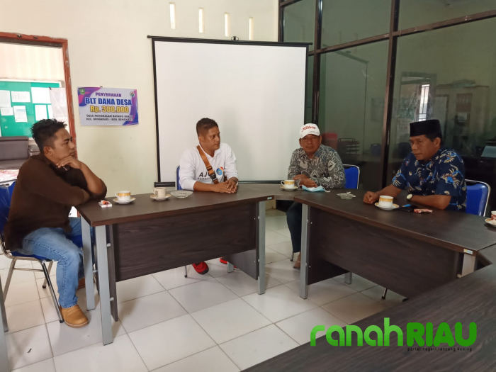 Eratkan Silaturahmi, DPC AJOI Bengkalis Berkunjung ke Desa Pangkalan Batang Barat