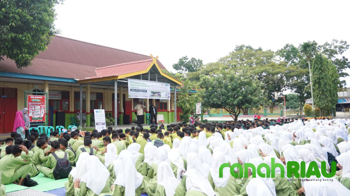 IZI Perwakilan Riau Gelar Konser Mini dan Penggalangan Dana Peduli Sukabumi di SMPN 4 Tambang